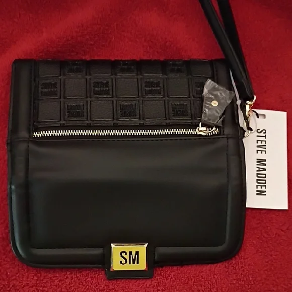 NWT🎁FREE GIFT INCLUDED🎁Steve Madden Black Wristlet with Gold Brand Logo - Picture 11 of 16